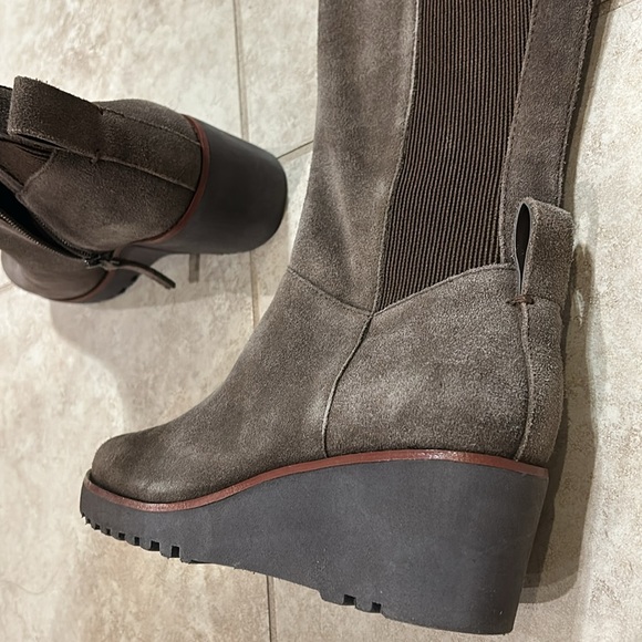 NWOB Effect Knee High Wedge Leather Boot Size 7 Java Color - Picture 8 of 11